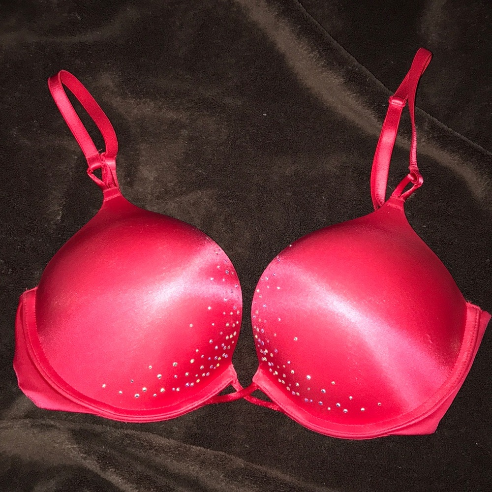 Victoria’s Secret bombshell bra